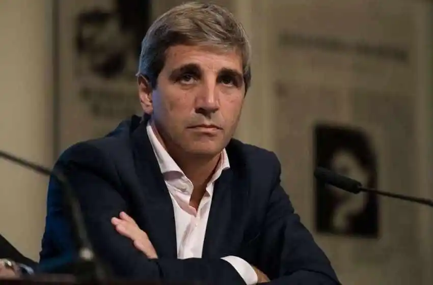 Caputo le respondió a Pablo Moyano: «Sos un mero matón al que el país entero detesta»