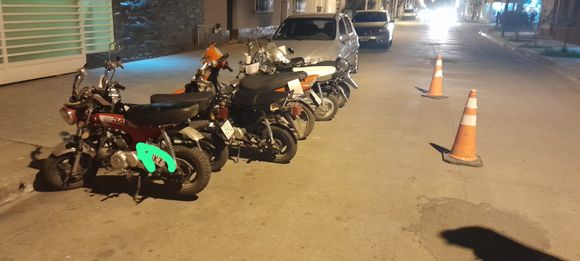 Peligro en el tránsito: la mayoría de las motos circula sin luces