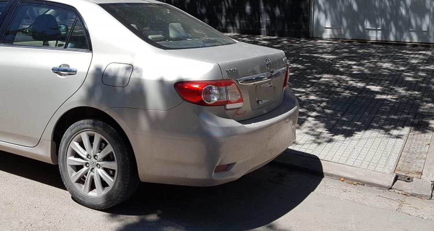 Polémica por estacionar frente a un garage: está prohibido para todos a menos que se pague el canon