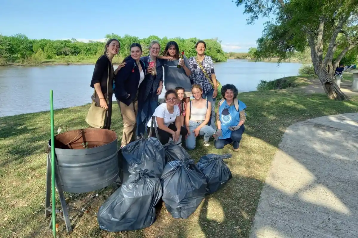 Mes del Ambiente: adolescentes limpiarán esta tarde la orilla del río Gualeguaychú