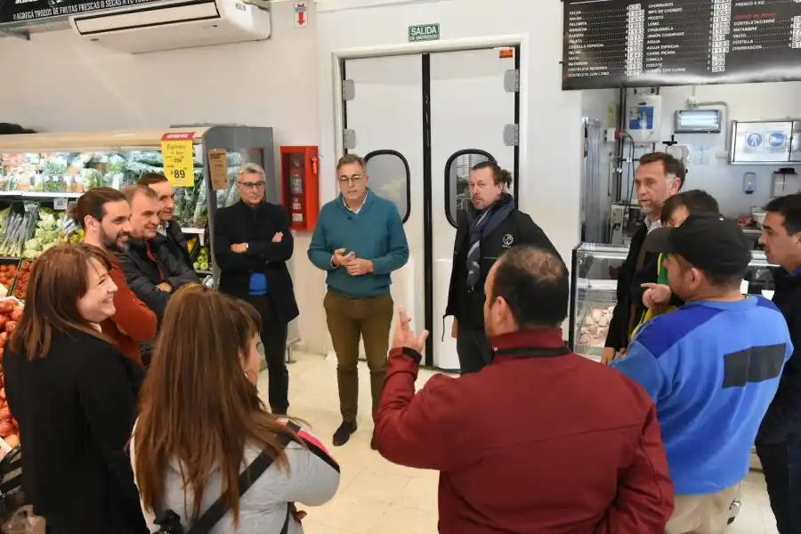 Se visitó el nuevo Supermercado Pingüino en barrio Mora