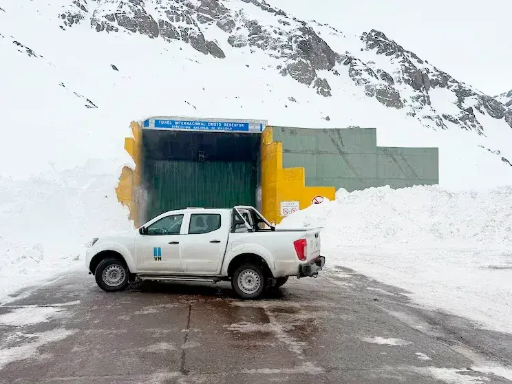 El paso Cristo Redentor cumple un mes cerrado, miles de camiones siguen varados y hay más alertas por nevadas