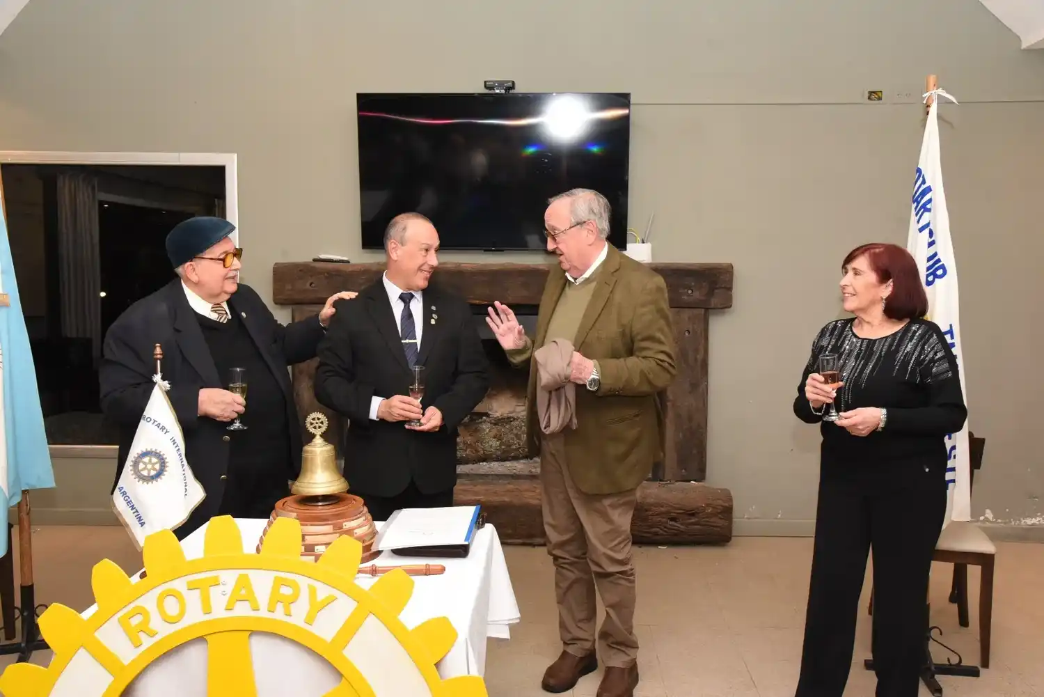 El intendente Miguel Lunghi formó parte de la ceremonia, junto a autoridades rotarias y socios.