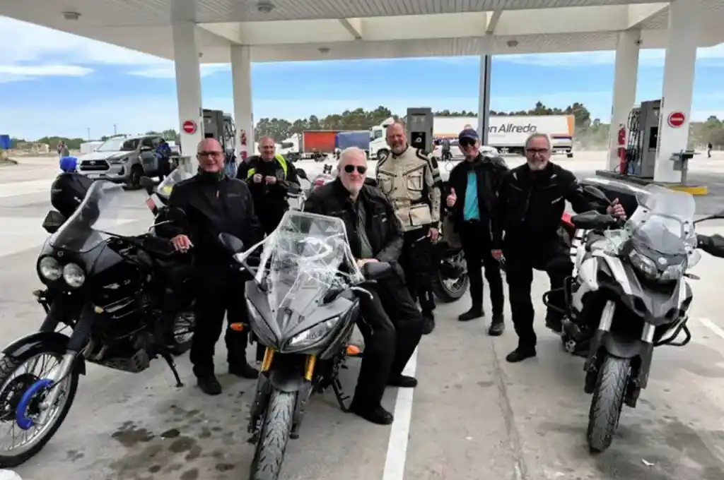 Ocurrió cuando estaban realizando la travesía por suelos chilenos y se precipitó a la cinta asfáltica.