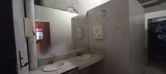 Habló la encargada de limpieza en la Terminal: “No se puede andar atrás de la gente a ver cómo deja el baño”