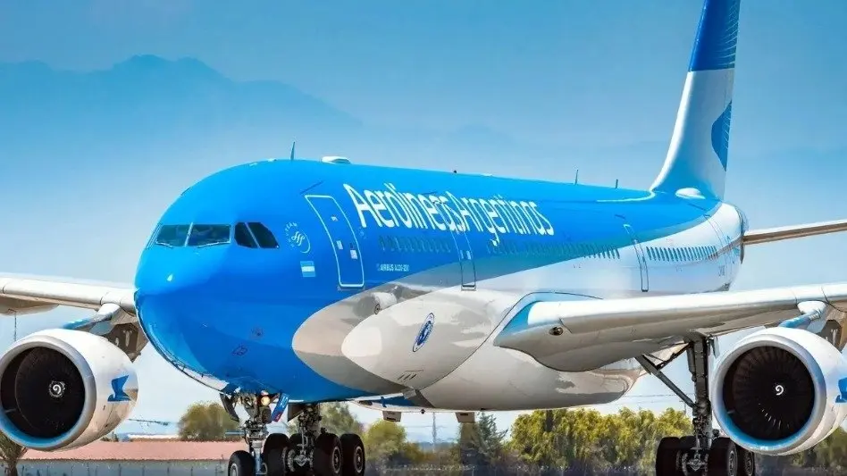 Asambleas de pilotos afectan a casi un centenar de vuelos de Aerolíneas Argentinas