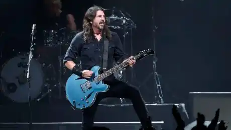 El cantante de Foo Fighters reveló que le fue infiel a su pareja y que tiene una hija extramatrimonial