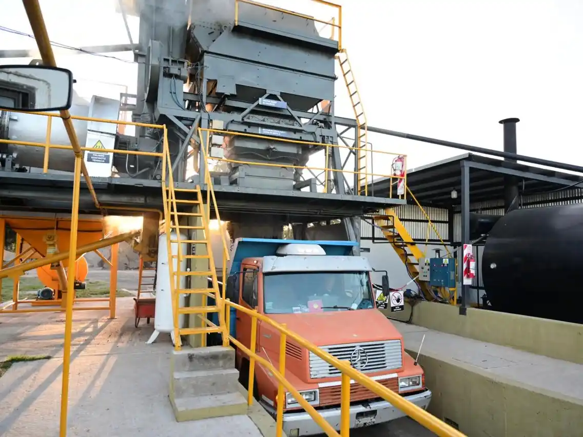 A través de sus redes sociales Davico mostró cómo quedó la nueva Planta de Asfalto