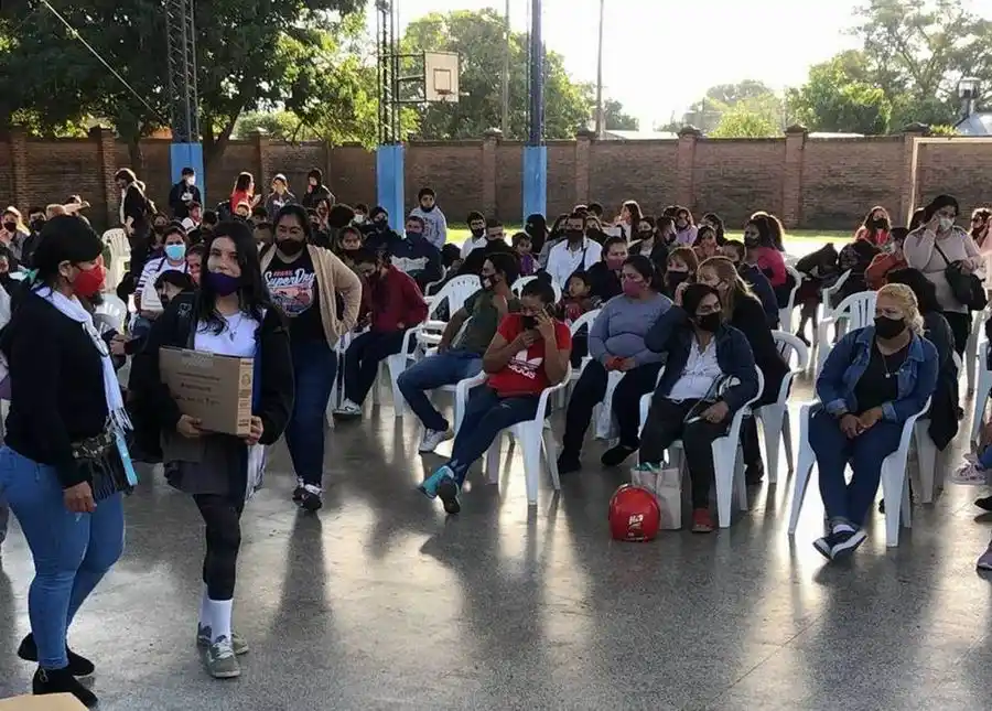 166 estudiantes secundarios recibieron sus notebooks