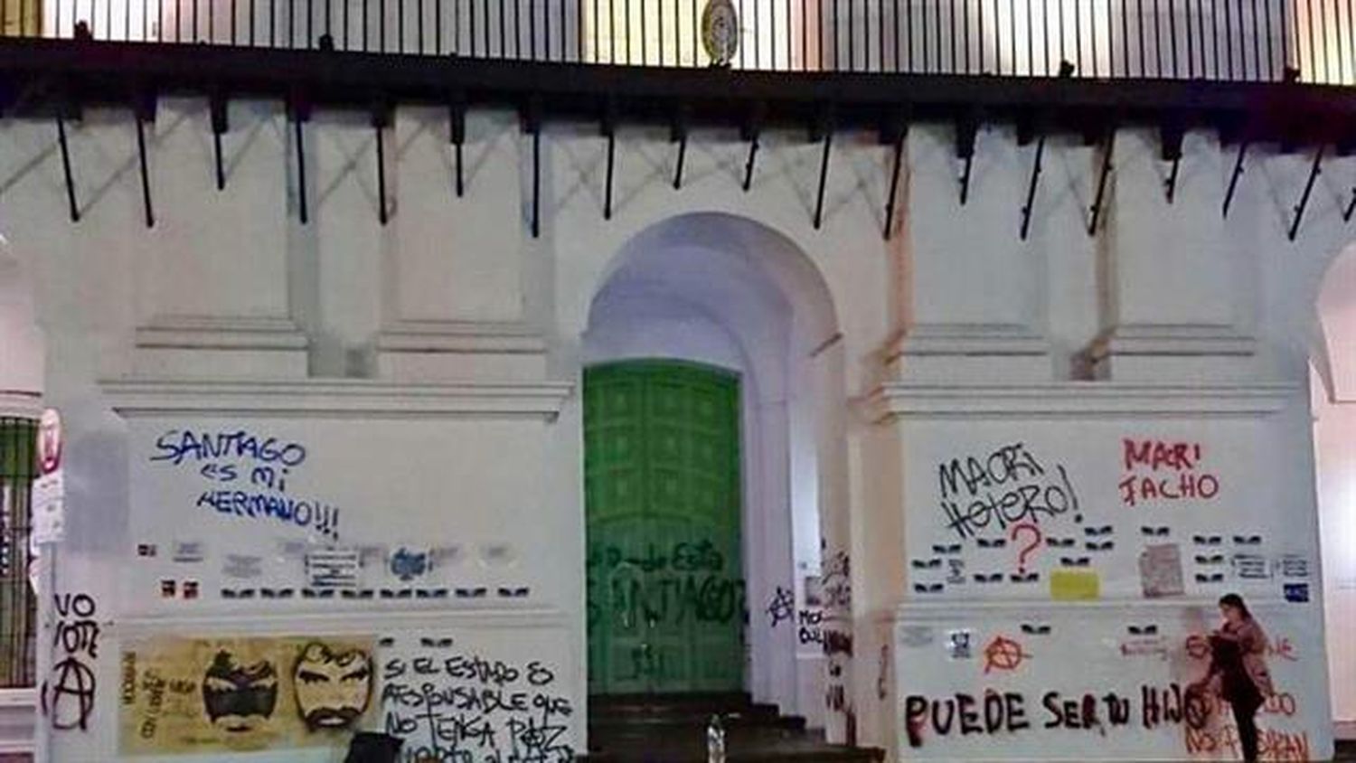 Así quedó el Cabildo tras los incidentes en la marcha por Santiago Maldonado