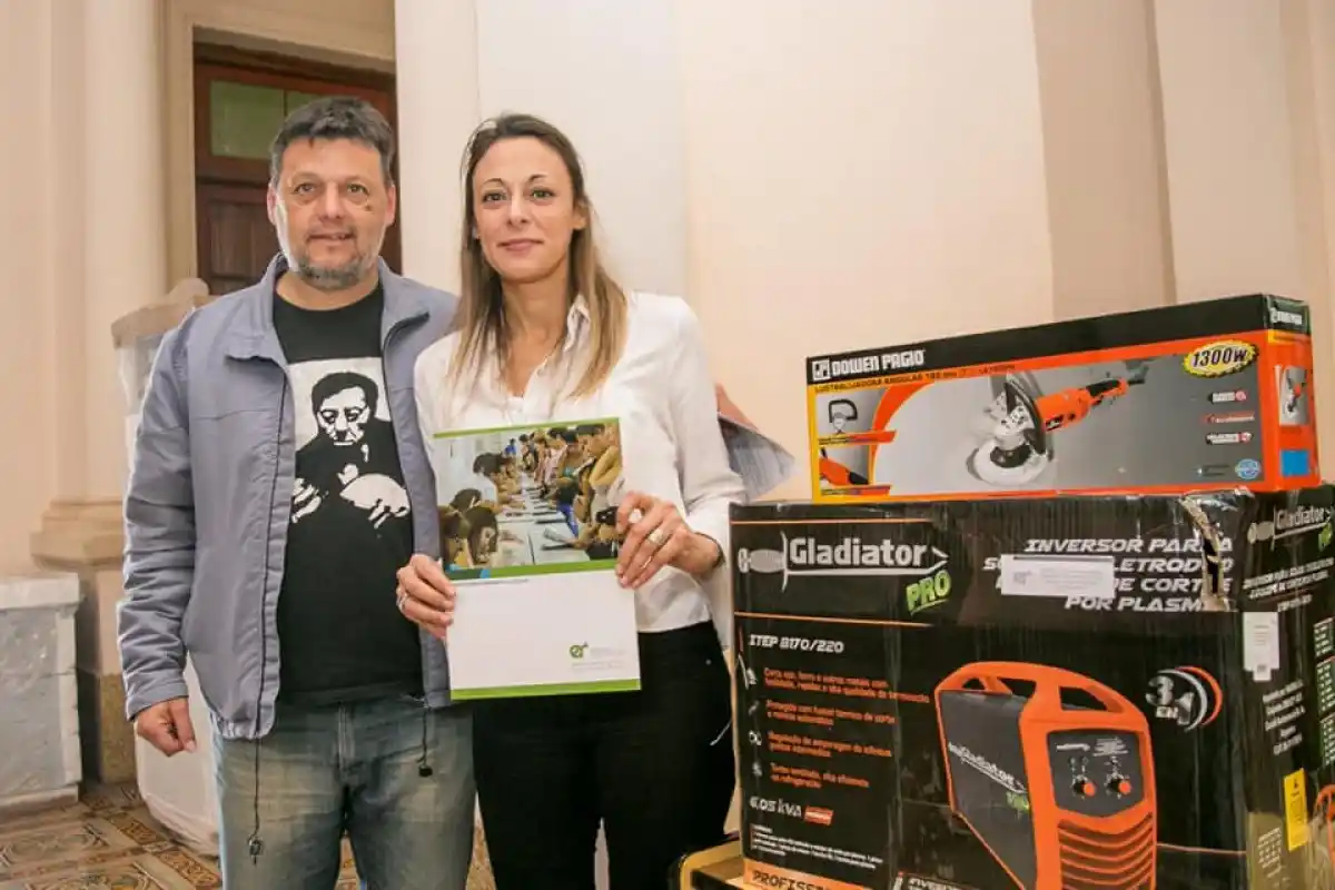 Se entregaron herramientas a emprendedores locales