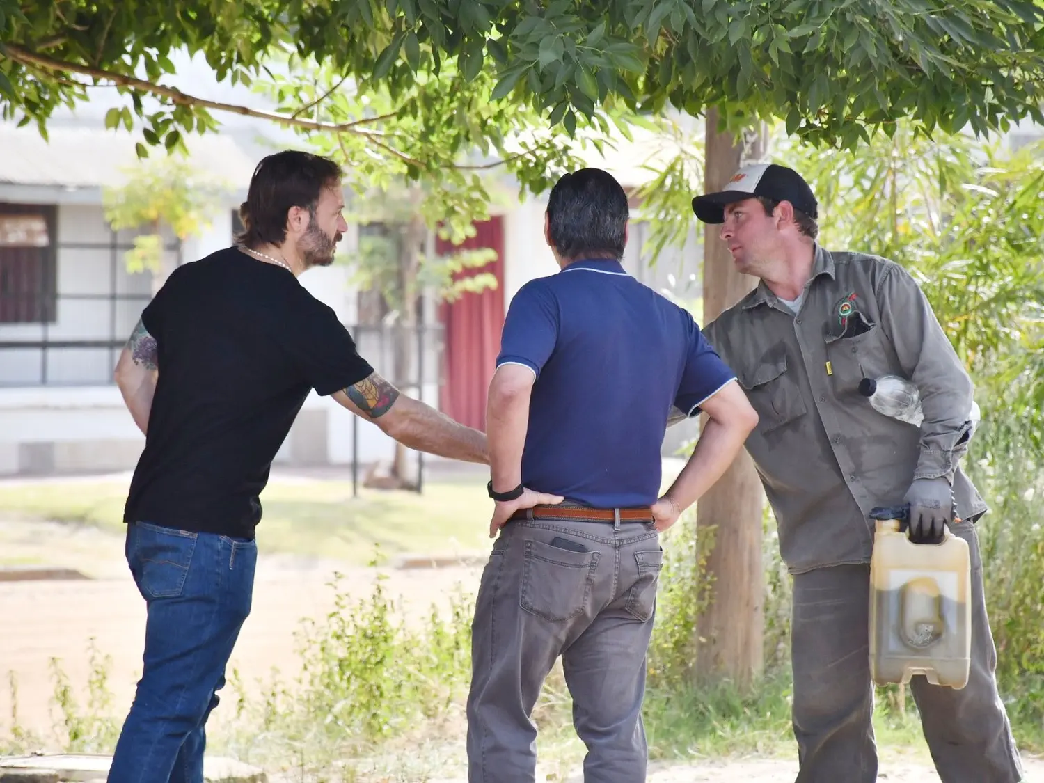 Azcué en los barrios Tavella Norte y Sur: “Es importante el compromiso de los vecinos en cuidar los espacios públicos”