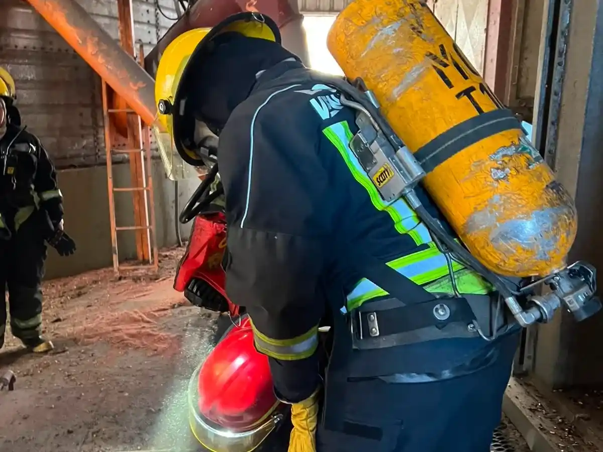 Bomberos actuaron rápidamente para evitar que el siniestro genere complicaciones.