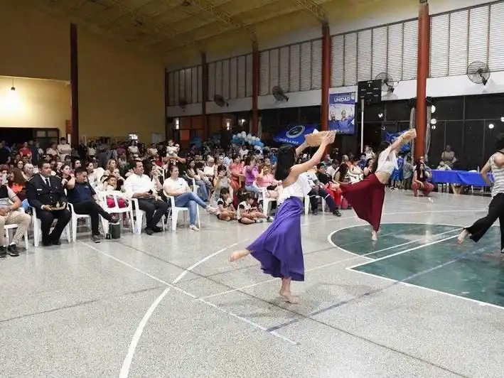 Solís compartió la Gala de fin de año de Arte Popular