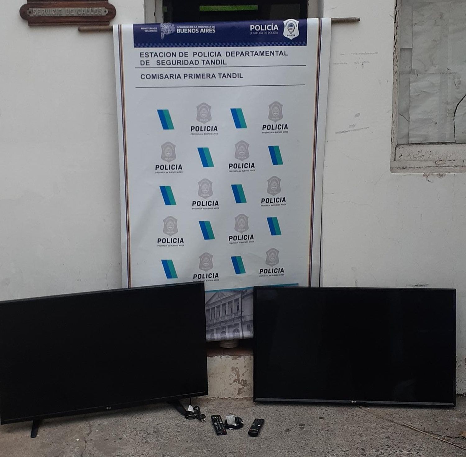 Efectivos policiales recuperaron dos televisores que habían sido robados