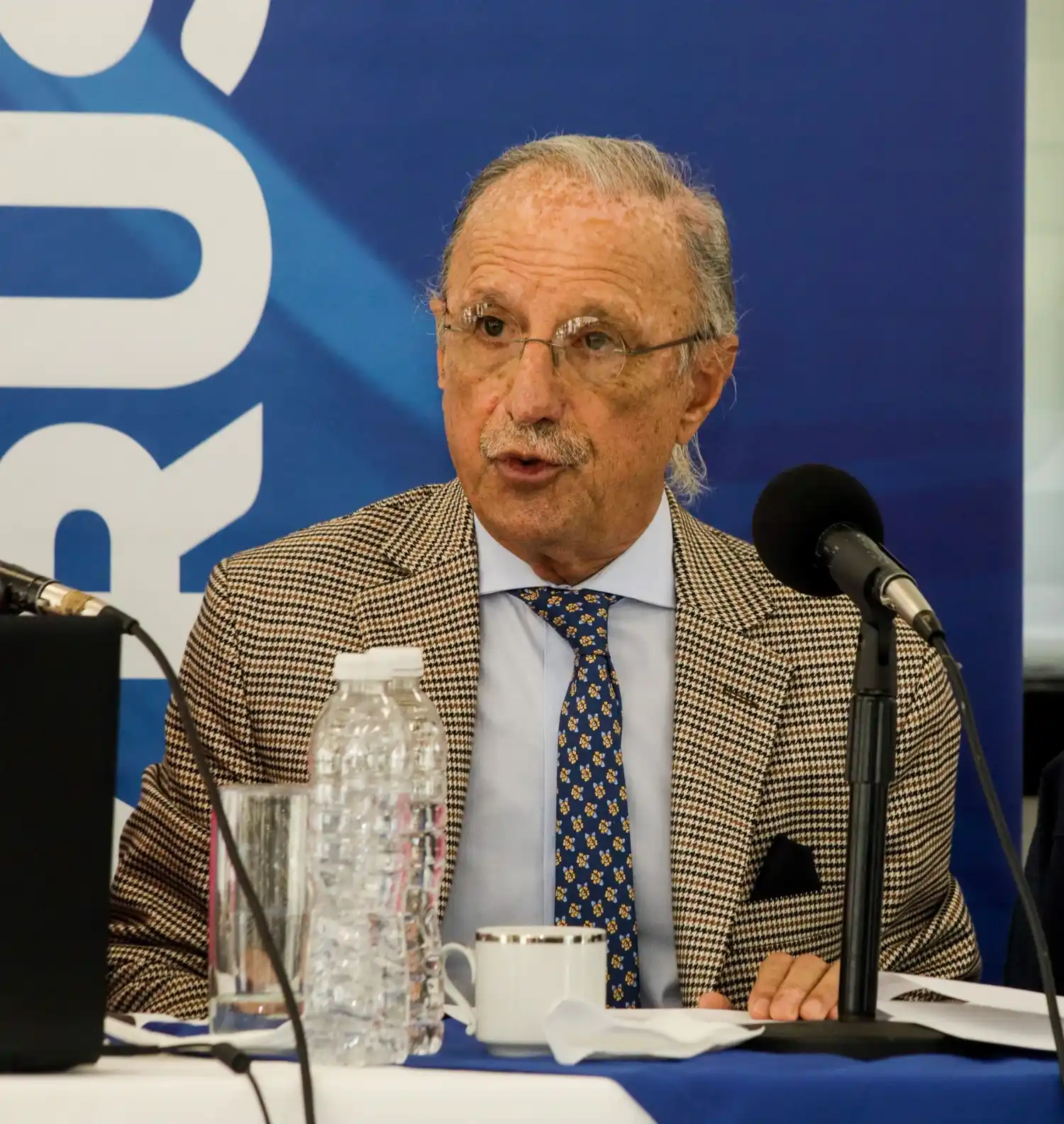 "La infamia tiene patas cortas"