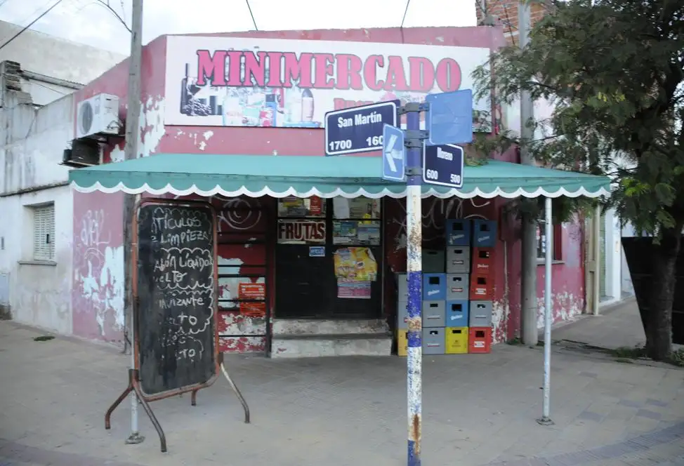 Se llevaron 20 mil pesos en  mercadería de un minimercado 