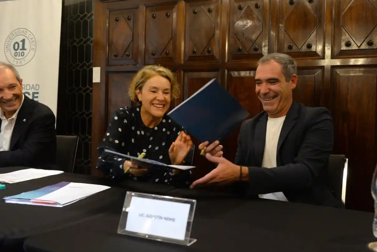 El intendente Neme y autoridades de la casa de estudios firmaron el acuerdo.