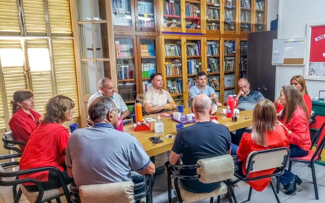 Enrico visitó Villa Cañás para seguir trabajando junto a las instituciones de la ciudad