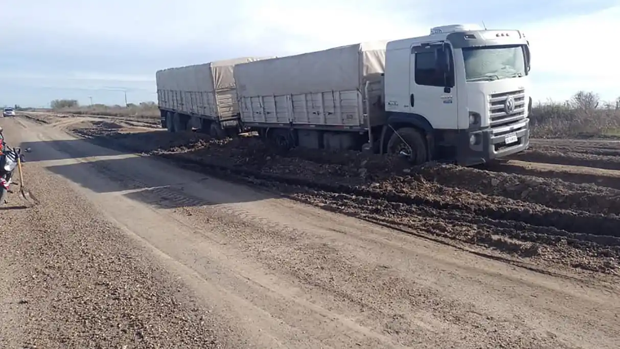 Las lluvias trajeron reclamos por caminos rurales y denuncias por irregularidades en Vialidad Provincial