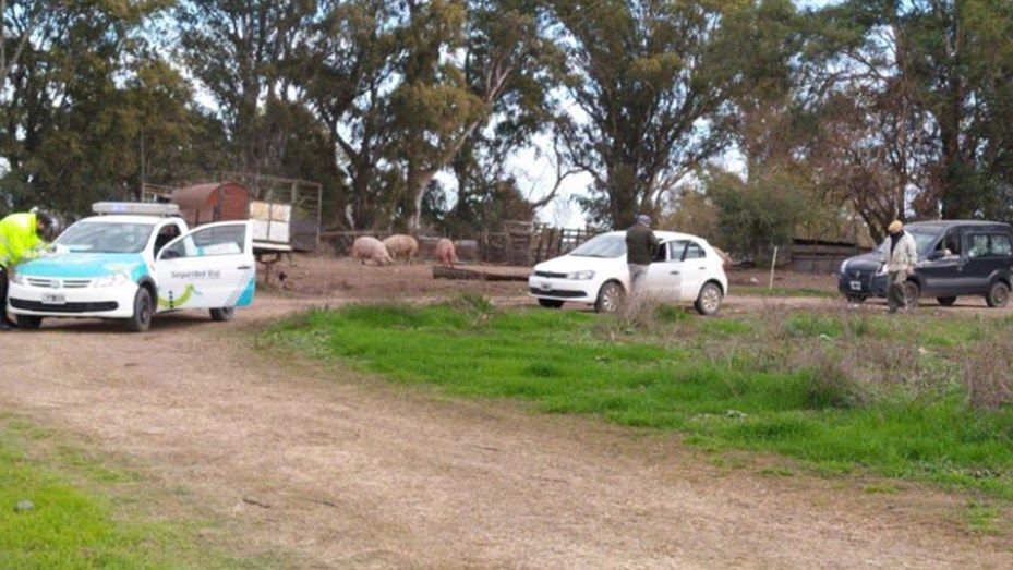 Abrió un paso clandestino en su campo y cobraba peaje para evitar los controles de la ruta