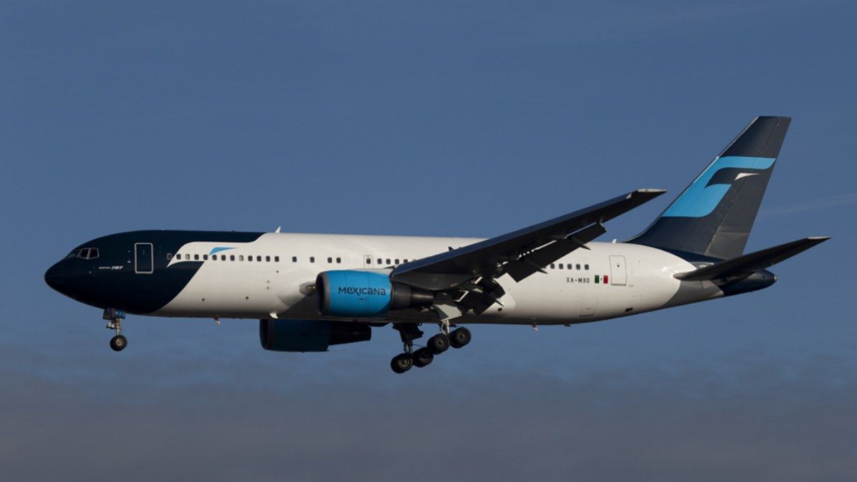 El regreso de Mexicana de Aviación: gobierno firma la compra y entrega cheque a los trabajadores