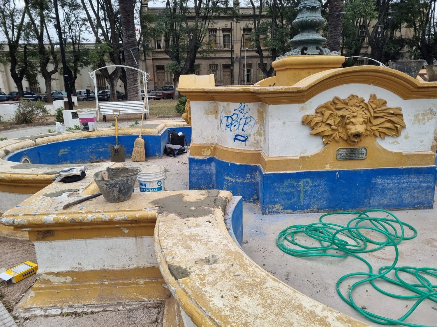 Plaza Constitución: el abandono y la tristeza de muchos sampedrinos