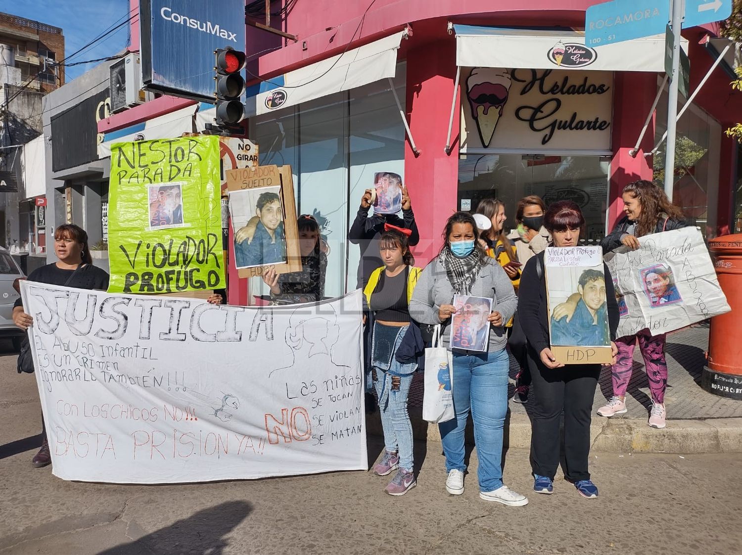 Lo condenaron por violar a una menor y se fugó: La familia de la víctima pide justicia