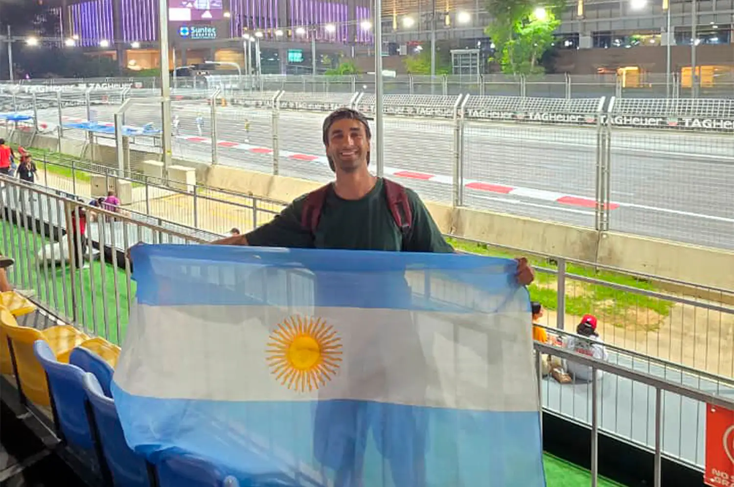 Nicolás Brignone - Vecino de Humberto - Estuvo en el premio de Singapur y logró fotos con los pilotos de F1 - 1