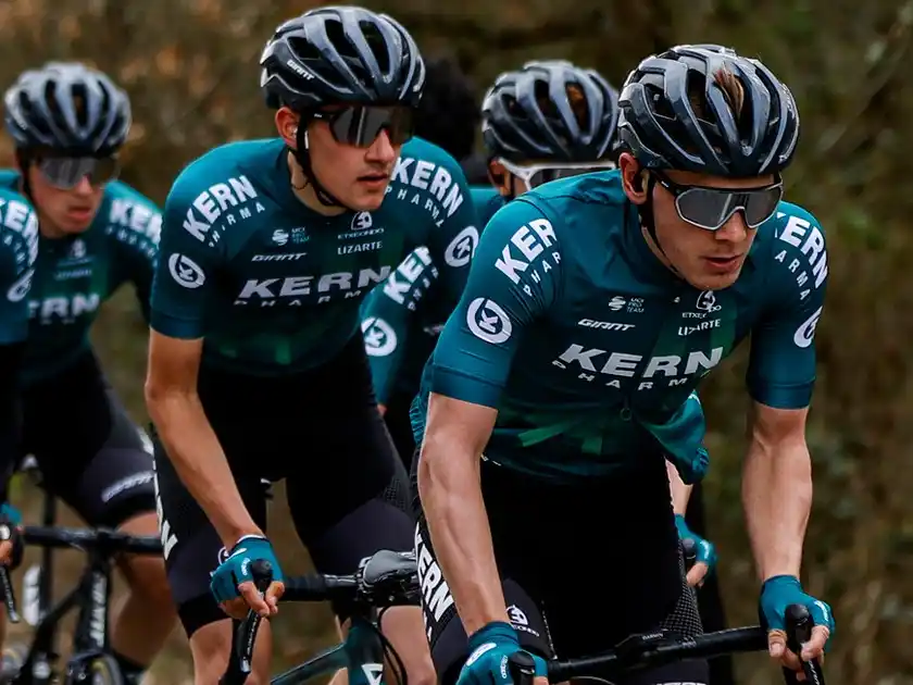 Las grandes vueltas que demostraron que 1 equipo coordinado vale más que 1 ataque solitario en 200 kilómetros