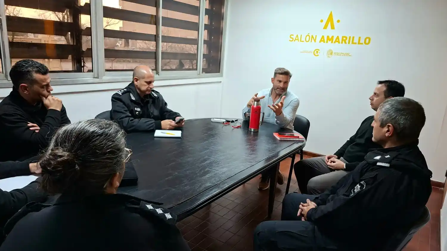 Lattanzi, Prado y Pasquinelli, junto a miembros de las fuerzas de seguridad. Foto: Gentileza