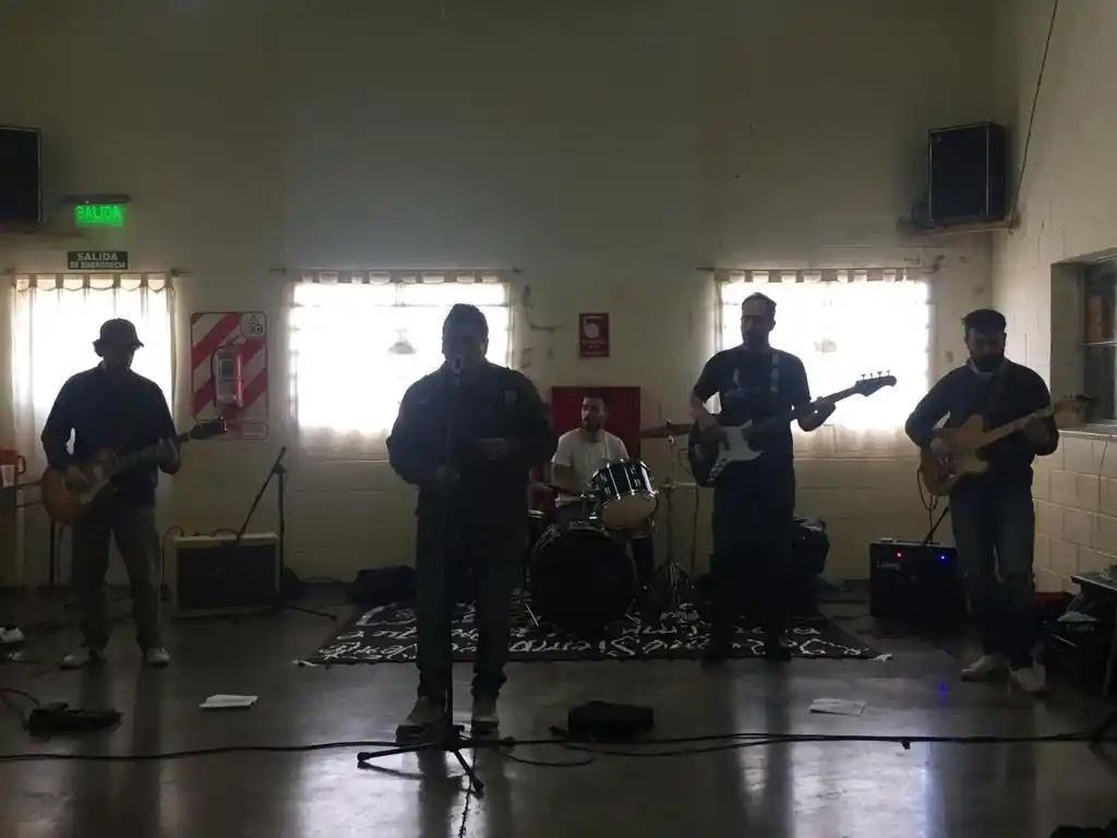 La 88 Rock deleitó a los internos de la Unidad 37