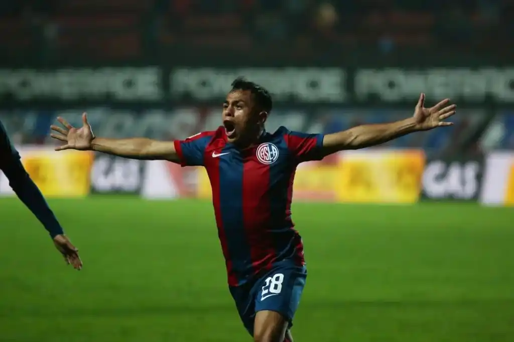 El hecho ocurrió en las calles Vértiz e Irala, donde se disputaba un partido informal.