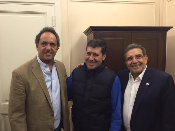 Scioli festejó el triunfo kirchnerista en La Rioja y saludó a los peronistas que ganaron en Córdoba y La Pampa