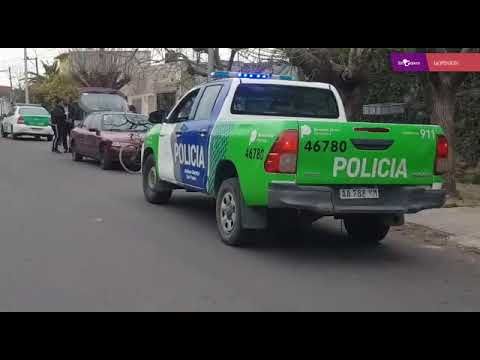 Chocó a un ciclista con el auto y se dio a la fuga