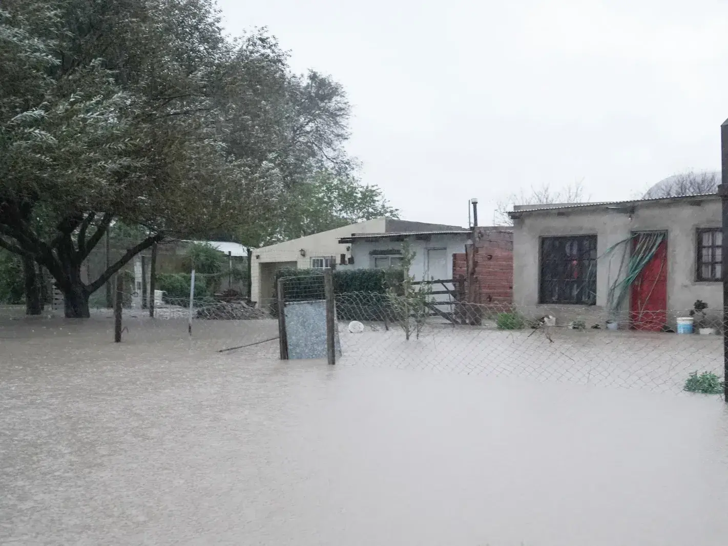 Inundaciones. Algunas casas de Quequén registraron inundaciones y falta de luz