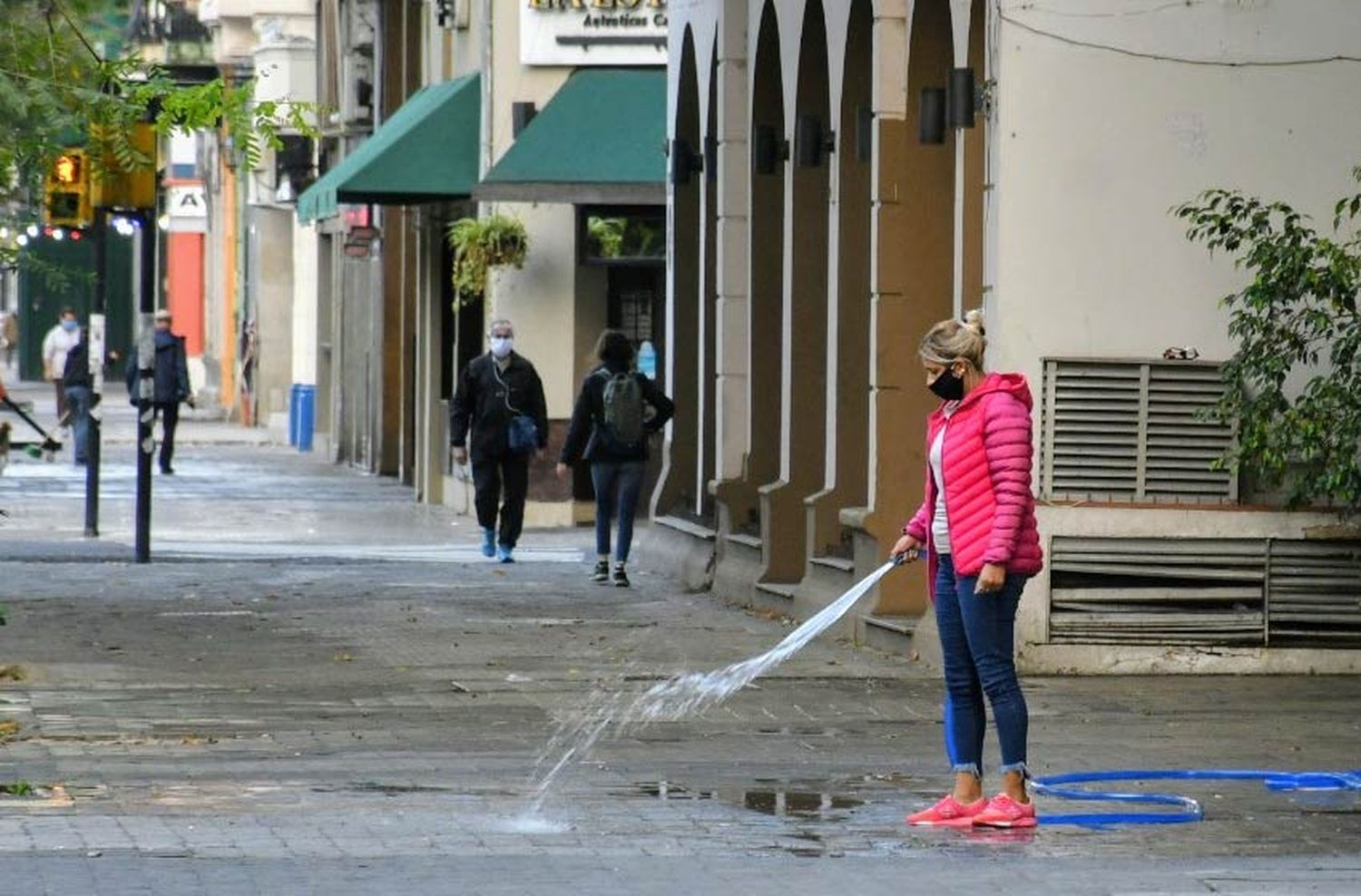 Argentina registró 235 fallecidos por coronavirus y superó los 300 mil contagios
