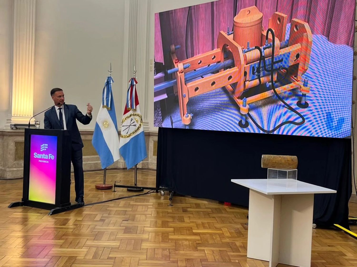 El ministro de Obras Públicas, Lisandro Enrico, en el momento del anuncio de la inversión  provincial.