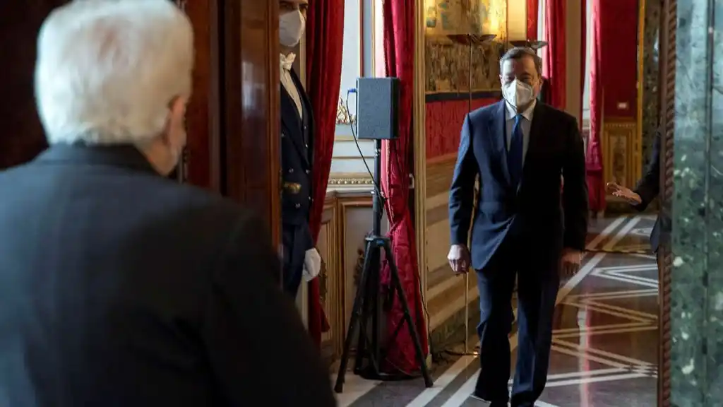 El economista Draghi intentará formar Gobierno en Italia para salir de la crisis