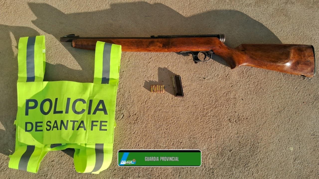 Ruta 17: hallaron una carabina semiautomática calibre 22 en control vehicular de rutina