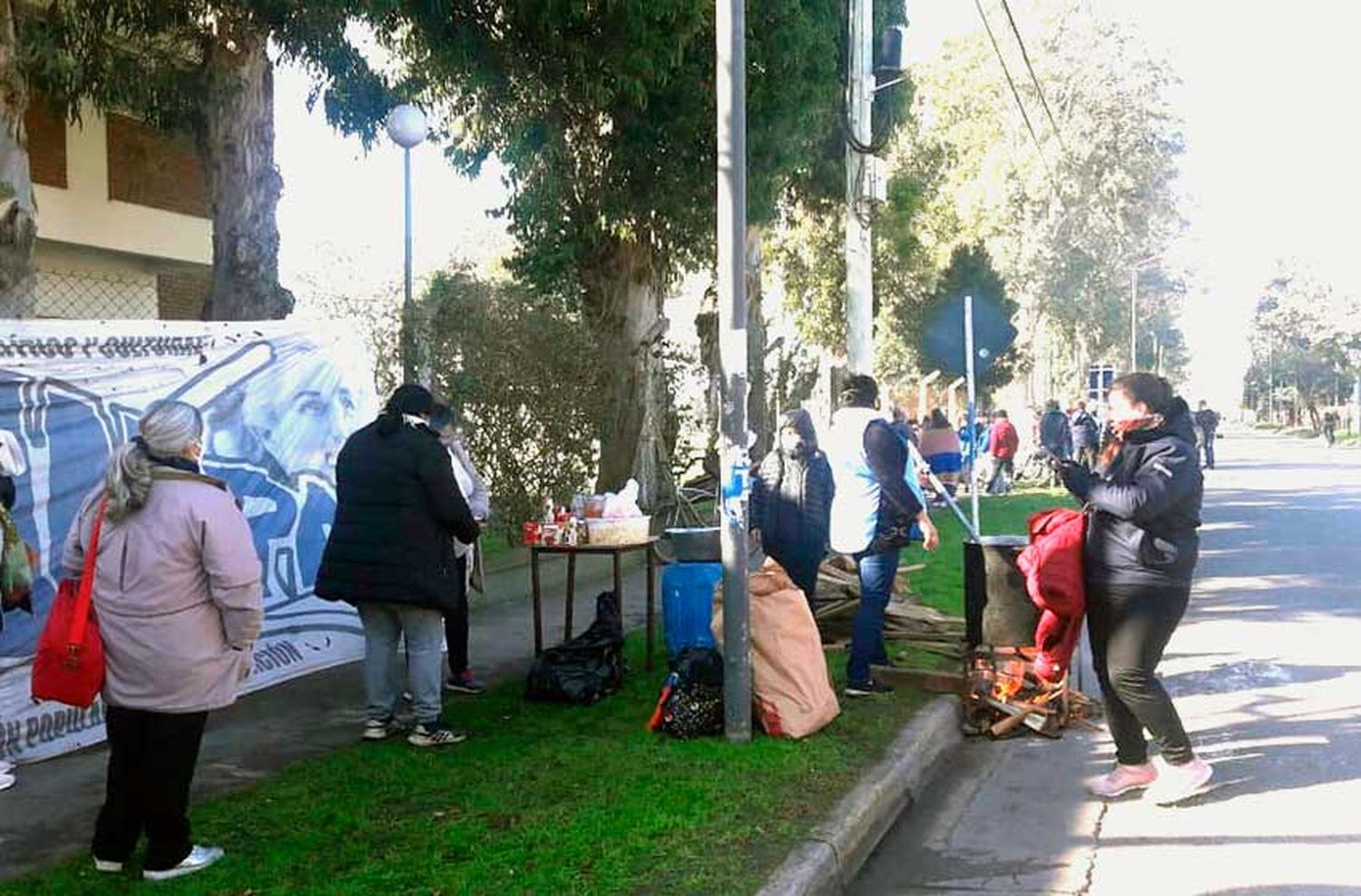 Trabajadoras de baños de plazas reclamaron al Municipio por el pago de sueldos