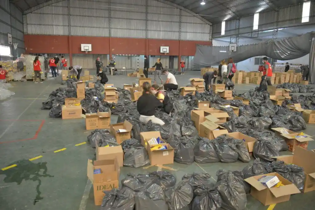 El Consejo Escolar entregó casi 10 mil módulos alimentarios y cuadernillos 