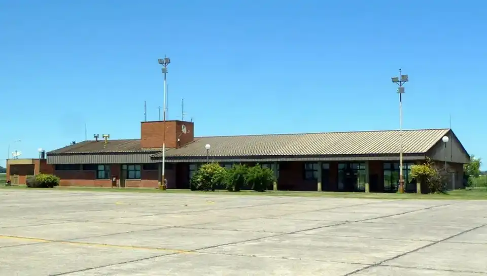 Cuestionaron a la ANAC por no invertir en la pista aérea local y frenar la aviación comercial