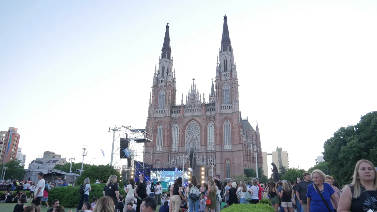 La Plata vive la Pascua en la Catedral con misas y la celebración central de la Resurrección