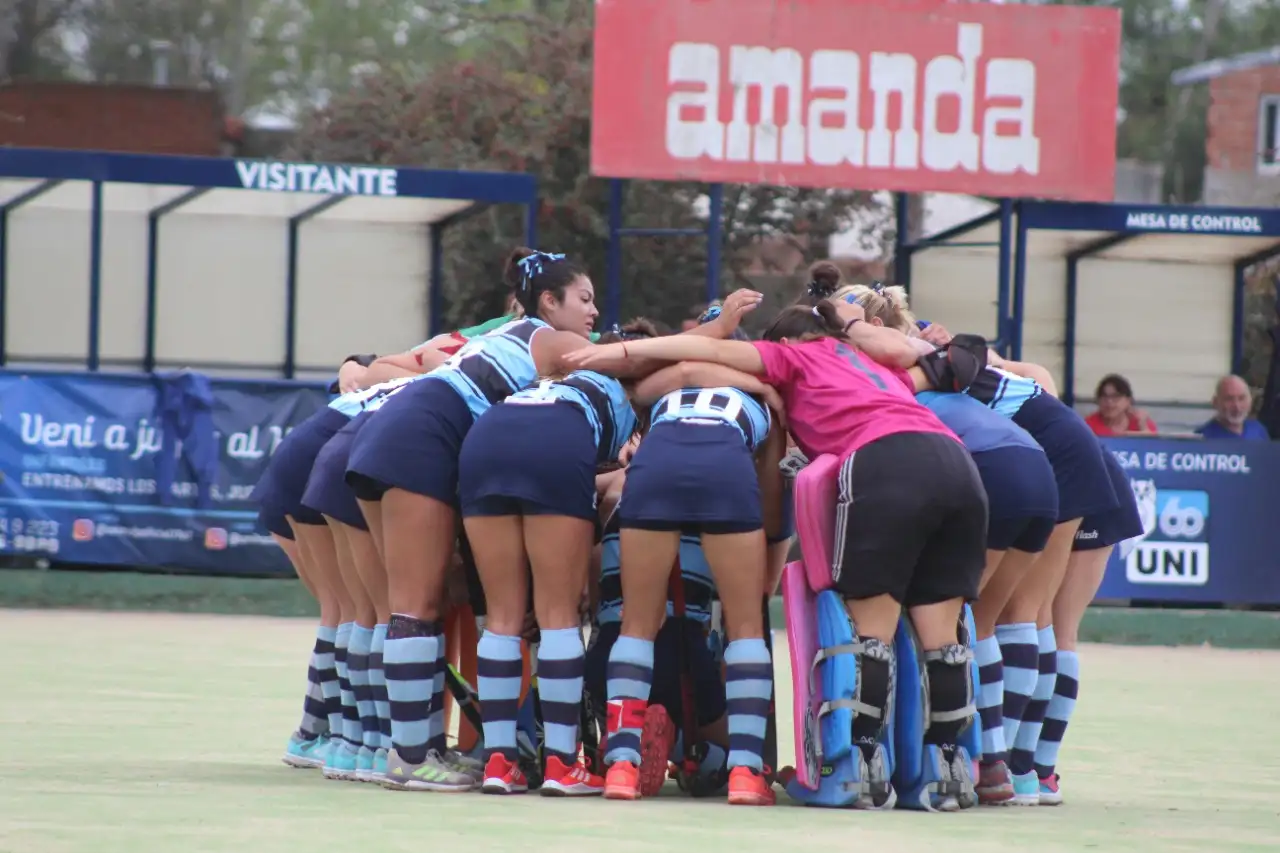 Universitario se afianza como líder