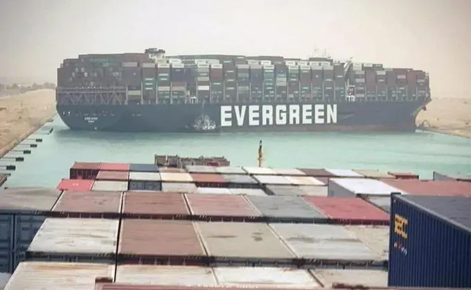 Atasco de buques en el CANAL DEL SUEZ