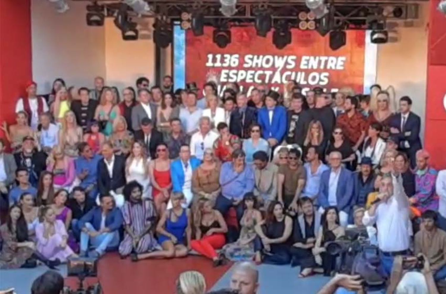 Las figuras del espectáculo se congregaron en la apertura del Espacio Clarín
