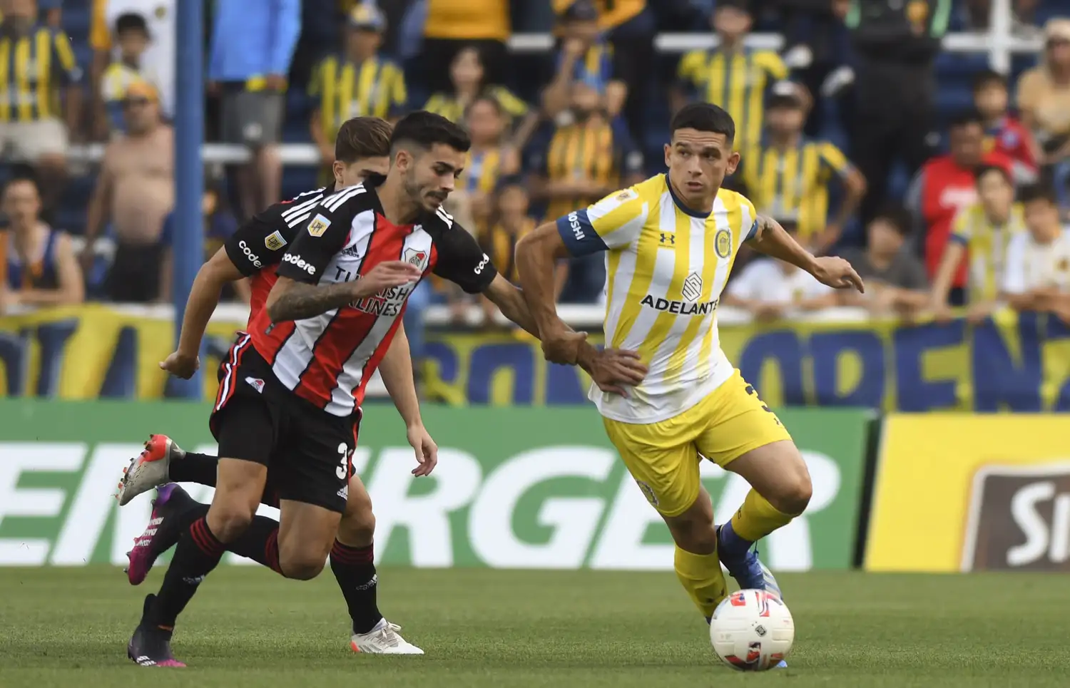 El duelo es entre Simón y Blanco.
