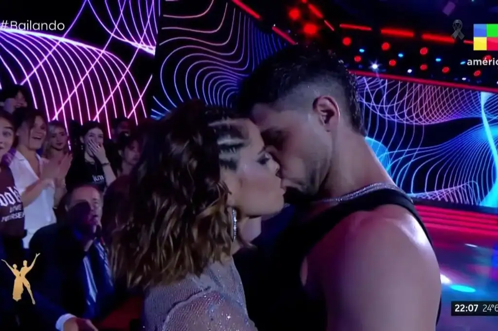 El beso entre el Conejo y Martina