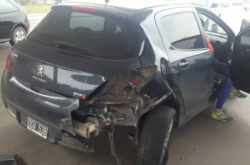 Impactante choque entre dos vehículos en Avenida 39 y la costa